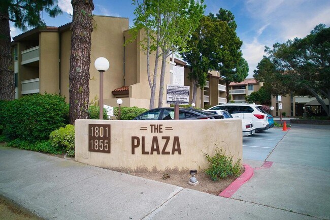 Building Photo - Large 2-bedroom condo at the Plaza Condos in Pacific Beach