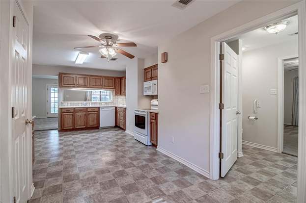 Building Photo - 203 Pine Valley