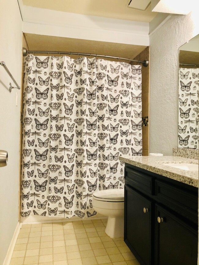 Building Photo - 29021 Cherrywood Ln