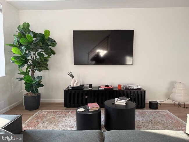 Building Photo - 5326 9th St NW