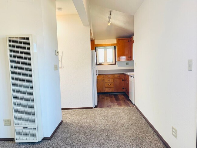 Building Photo - IS4