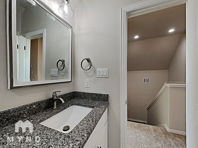 Building Photo - 5612 San Jacinto Dr