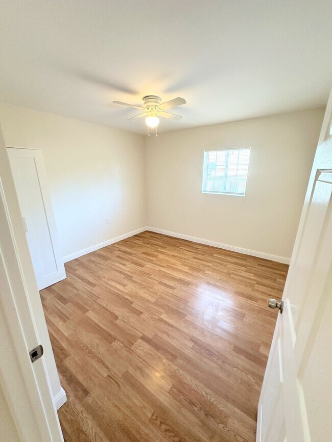 Building Photo - *UP TO 2 MONTHS FREE RENT* 5bd/1.5ba, Inqu...