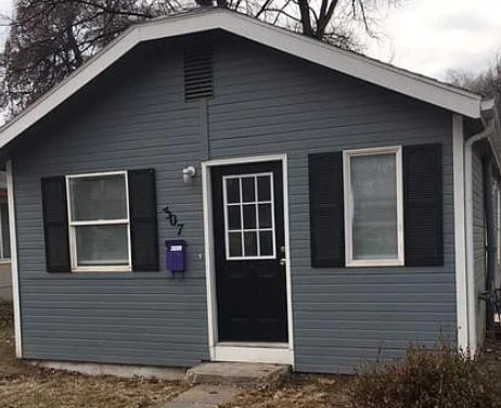 Building Photo - 307 Holly St