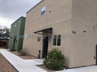 Building Photo - Two Bedroom in Central location