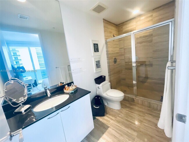 Building Photo - 16001 Collins Ave