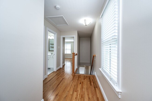 Building Photo - Spacious Home Move In Ready Downtown RVA