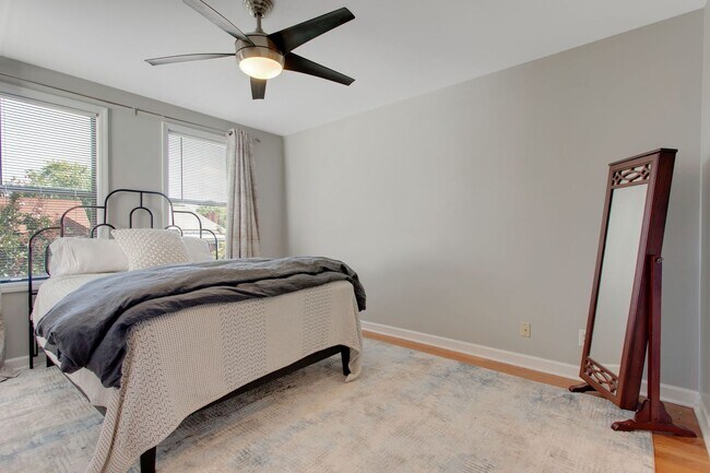 Building Photo - Charming 2 Bed 2 Bath Home on Historic Rus...