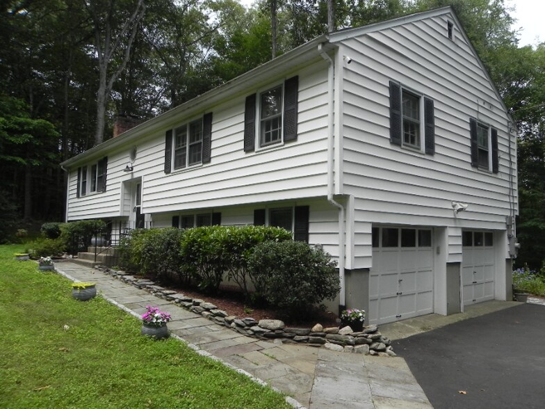 Building Photo - 24 Birchside Dr
