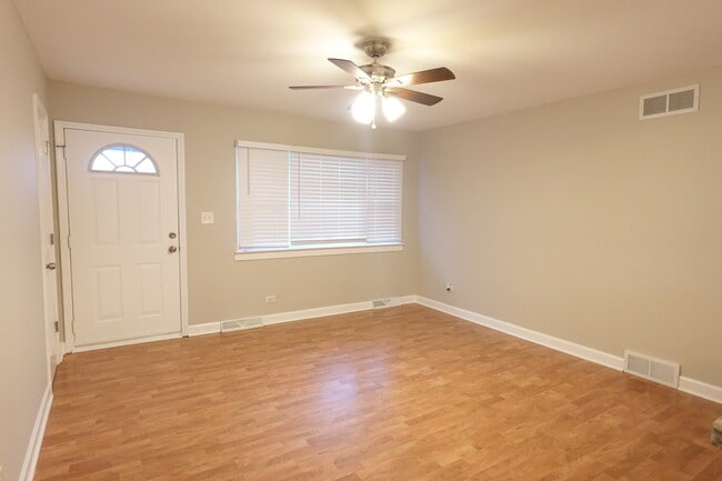 Building Photo - 2401 Huron Terrace