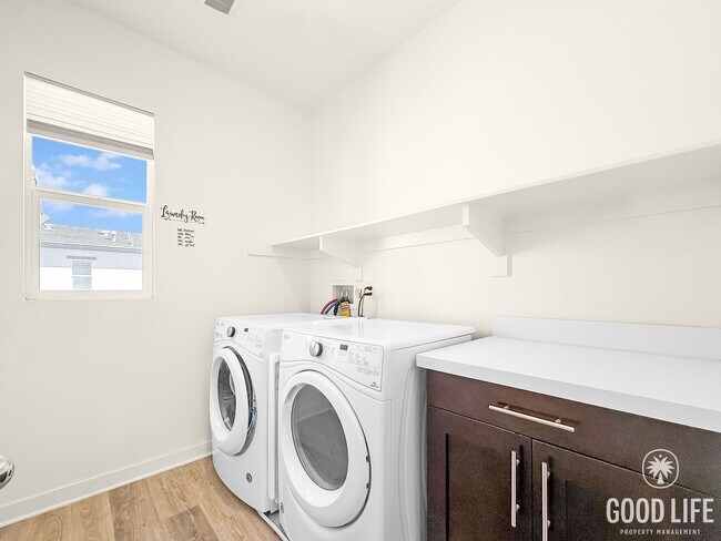 Building Photo - Great 4B/4BA Home Available for Lease in O...