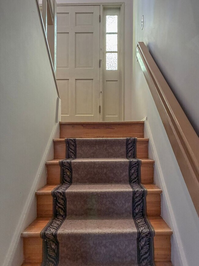 Building Photo - Beaverton Home Available ! Inquire today for a tour !