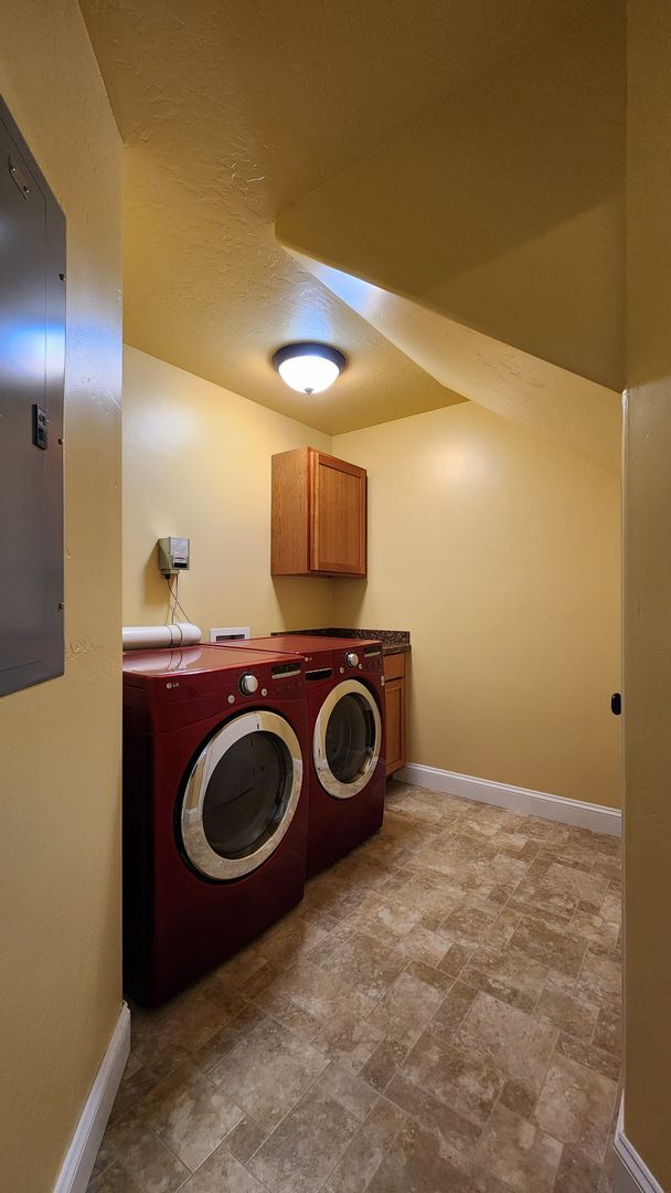 Building Photo - Elegant Stephens Pointe Condominiums