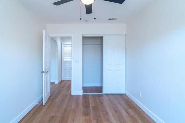 Building Photo - 6406 Shane Pl