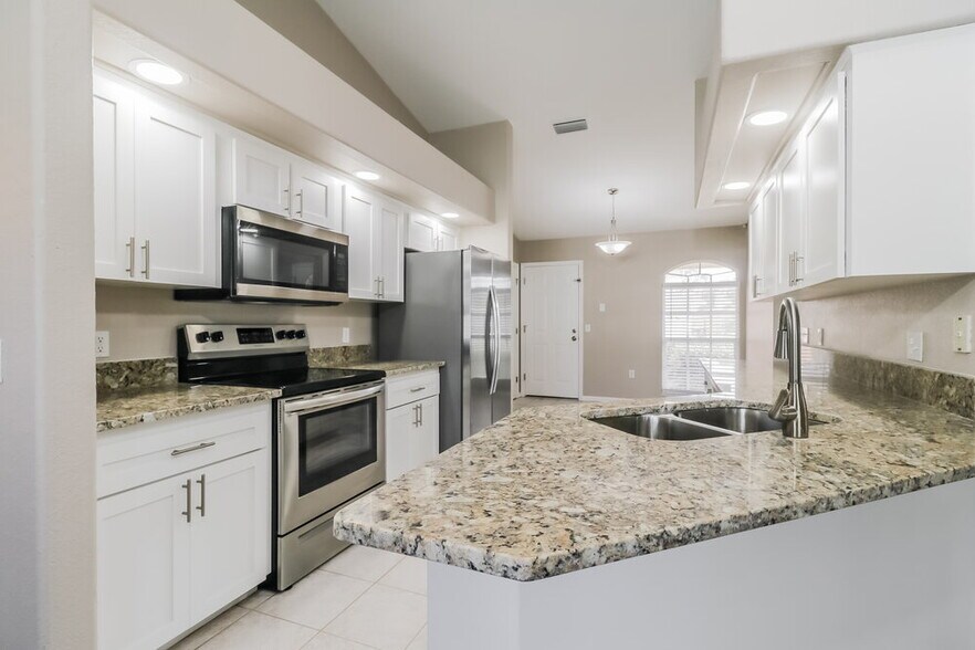 Building Photo - 7742 Ashford Dr
