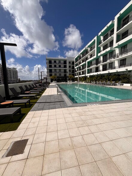 Building Photo - 1941 Fillmore St