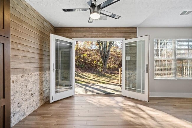 Building Photo - 1245 Hillcrest Glenn Cir