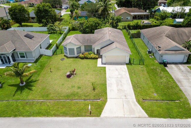 Building Photo - 1058 SW Locke Ave