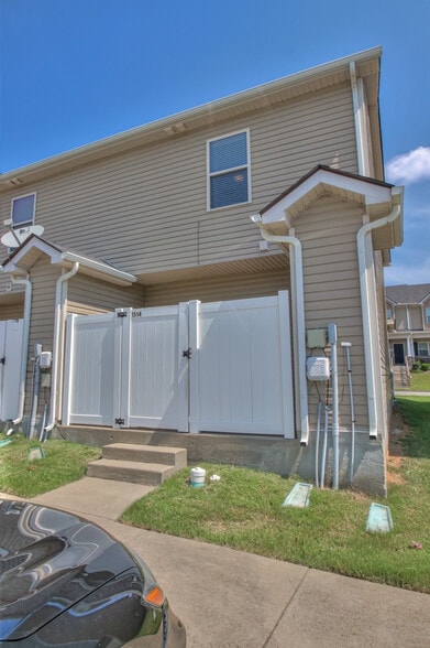 Back Patio (Exterior) - 1514 Sprucedale Dr