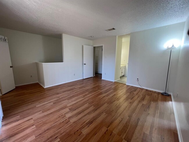 Building Photo - 3837 Tanglewilde St