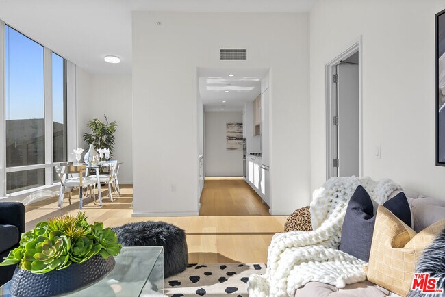 Building Photo - 877 Francisco St