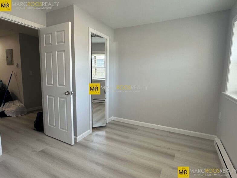 Building Photo - 484 Commonwealth Ave