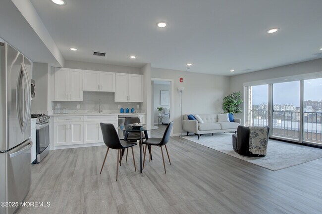 Building Photo - 272 Willow Ave