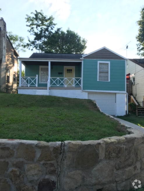Building Photo - 227 Green Oak Dr