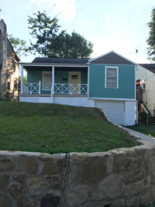 Building Photo - 227 Green Oak Dr