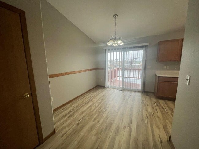 Building Photo - 4 BEDROOM | 2 BATH | DOUBLE CAR GARAGE | RAPID VALLEY