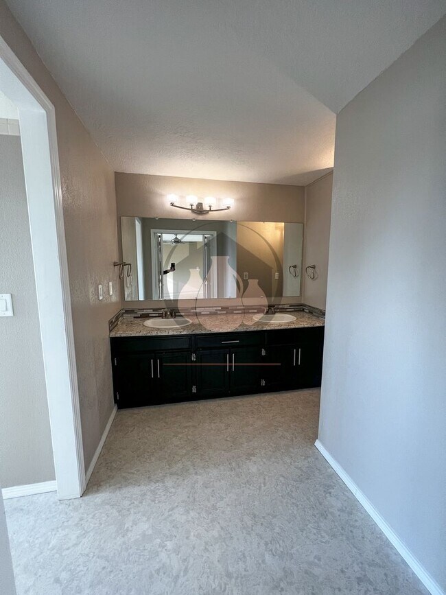 Building Photo - Winter Move in Special* $700 Off First Full Months Rent***