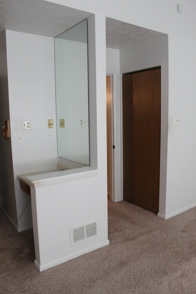 Building Photo - Adorable 2 Bedroom Townhome in Baldwin