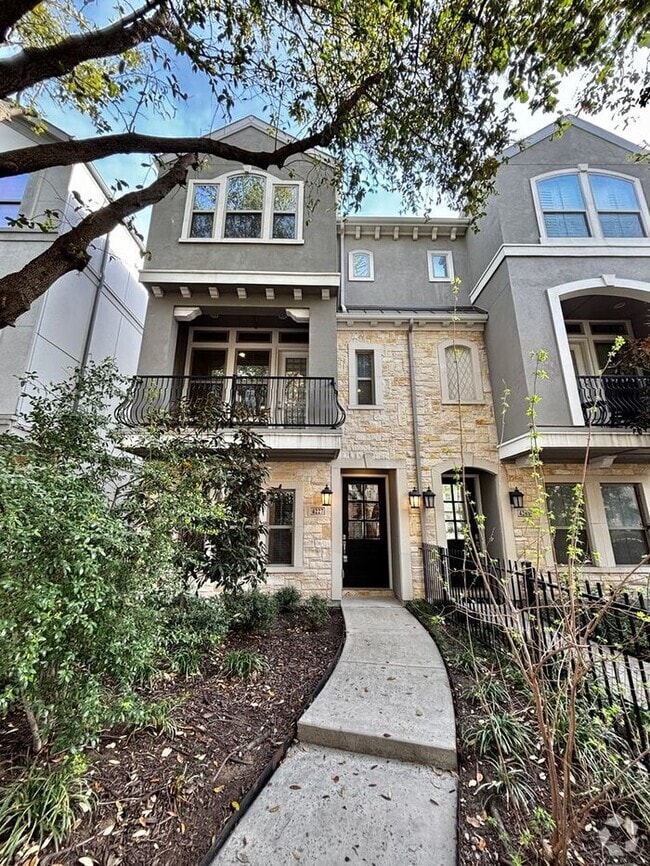 Building Photo - Spacious 3-Bedroom Home with Modern Amenit...