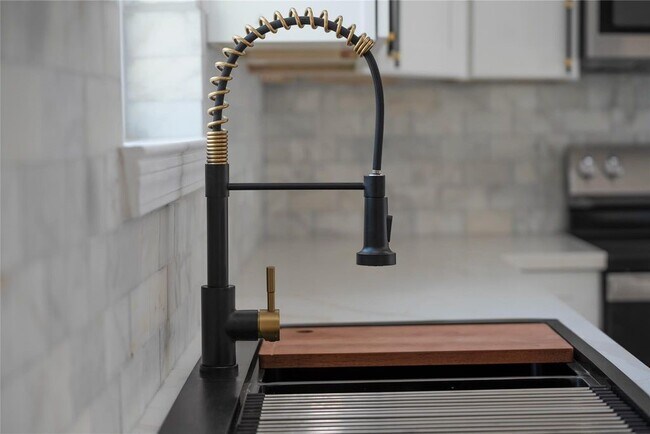 Building Photo - 1011 Crossfield Dr