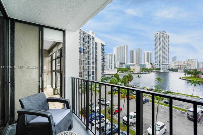 Building Photo - 200 Leslie Dr