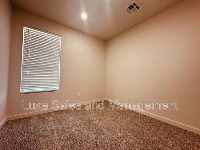 Building Photo - 8229 NW 163rd Ter