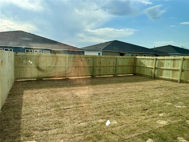 Building Photo - 6509 NW Vandergriff St