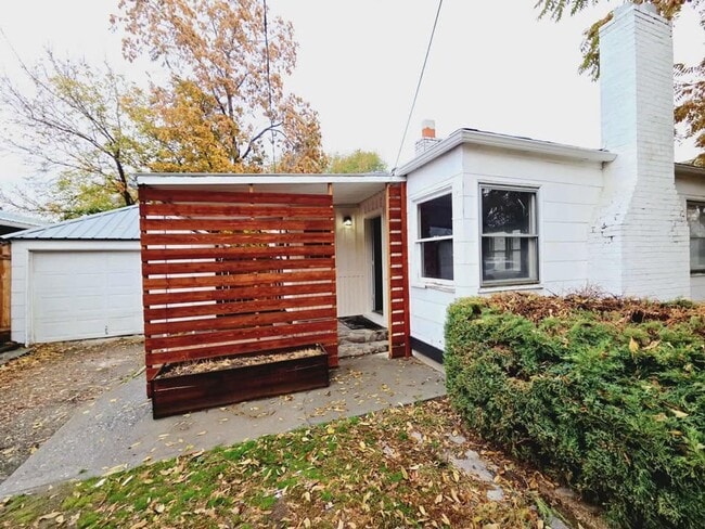 Building Photo - Charming 3 Bedroom, 2 Bath House For Rent!!