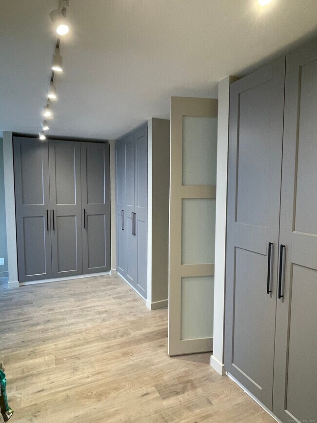 Building Photo - 1 Gold St