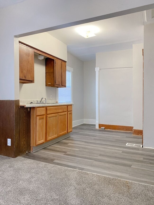 Building Photo - 1/2 OFF FIRST MONTH'S RENT SPECIAL On Upda...