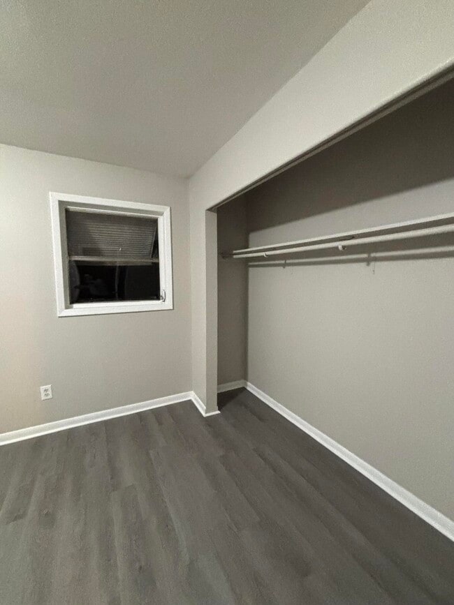 Building Photo - 2458 Leslie Cir