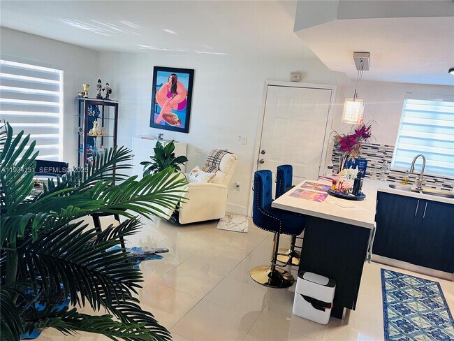 Building Photo - 3101 SW 27th Ave