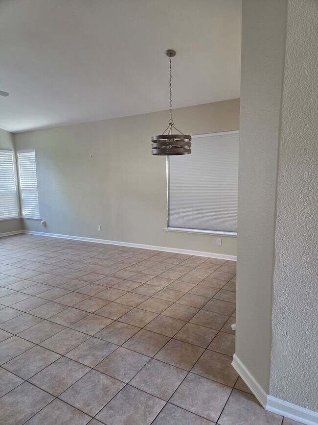 Building Photo - Cobble Hills Community - 3 Bdrm, 2 Bath