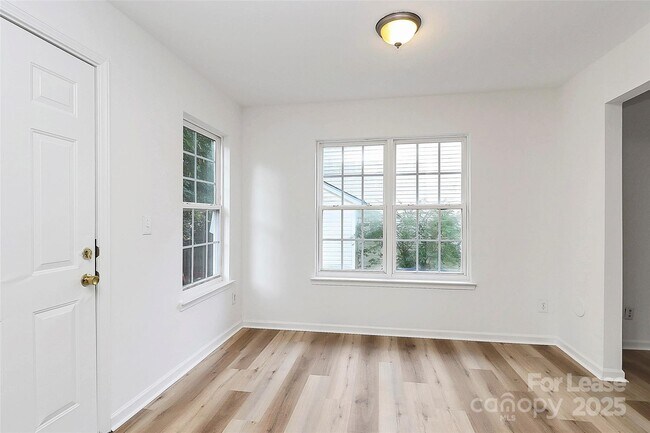 Building Photo - 1215 McAllister Dr
