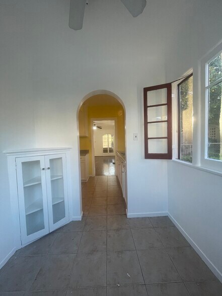 Breakfast room - 782 E Kensington Rd