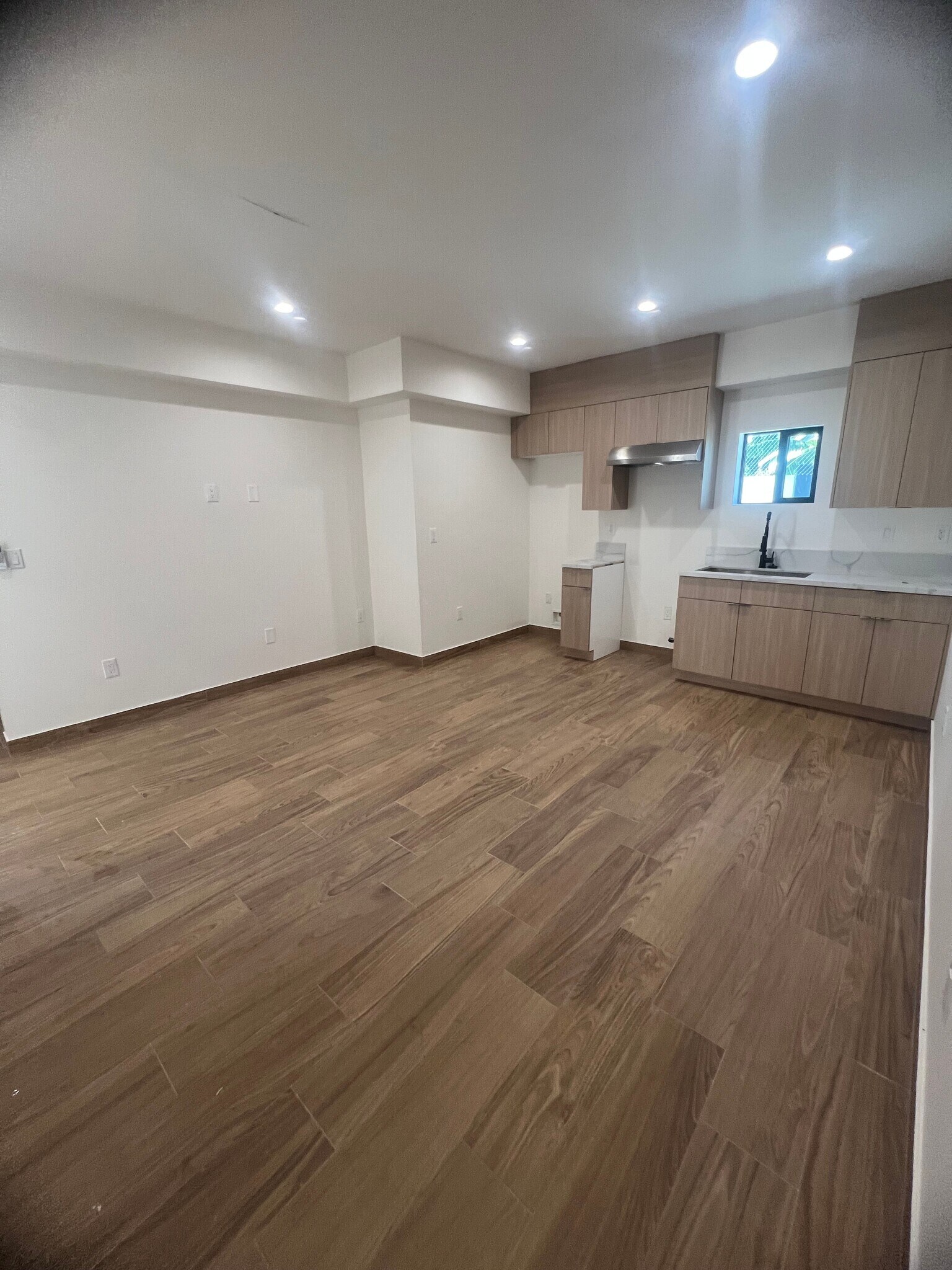 Building Photo - 6903 Fulton Ave