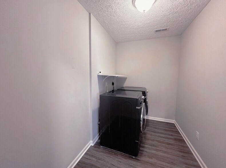 Building Photo - 37571 Tail Feather Dr