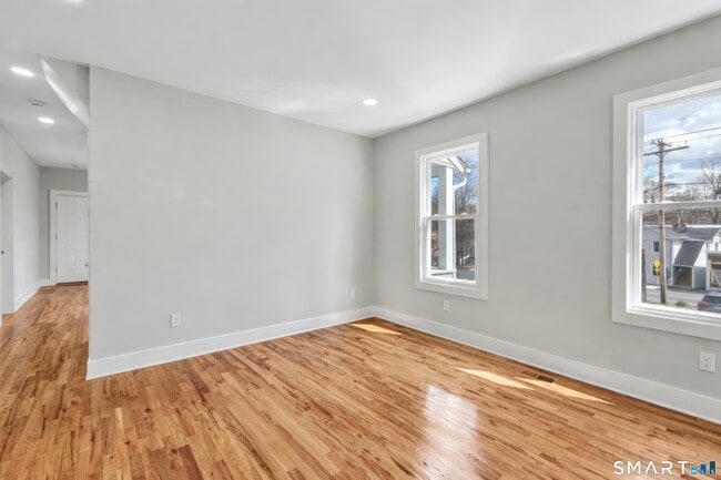 Building Photo - 10-12-12 Perry Hill Rd