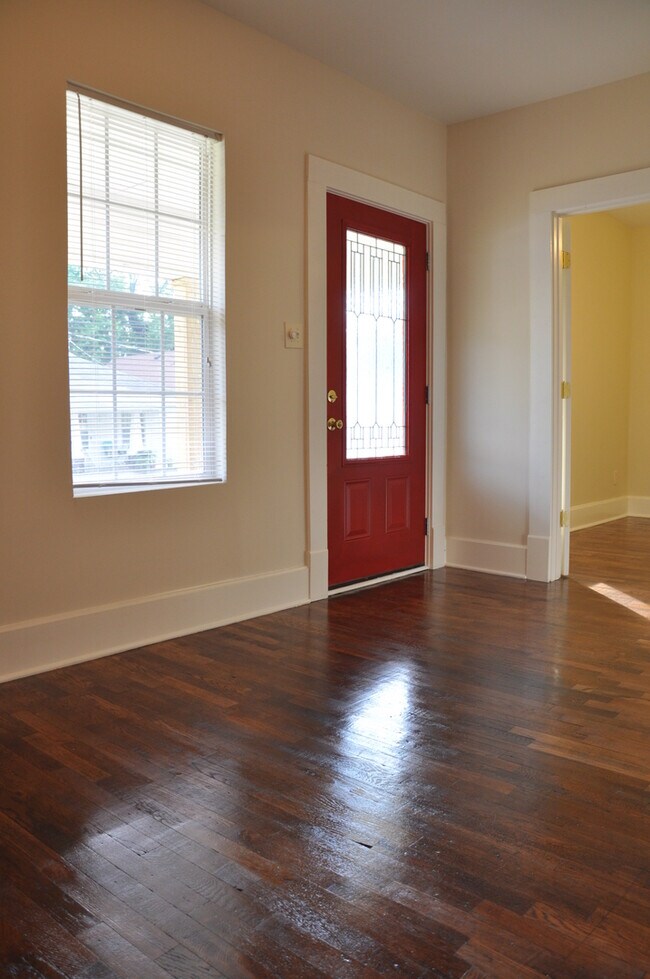 Building Photo - Walk to Campus - Pre-Leasing Now for the F...
