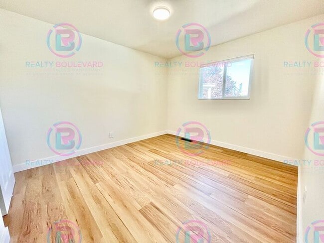 Building Photo - Charming 2-Bedroom 1 Bath Fenced Backyard with Patio